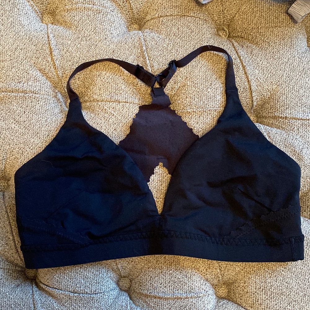 Lululemon bra in black barely worn